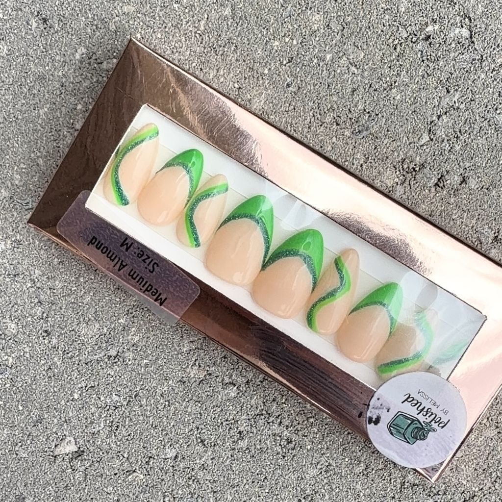 Lucky | Size: Medium | Shape: Medium Almond | SKU 2002