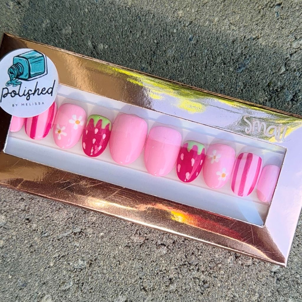 Strawberry | Size: Small | Shape: Short Oval | SKU 2287
